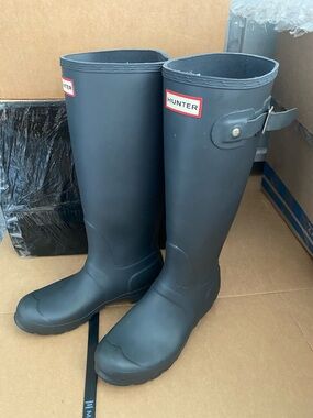 Hunter Tall Rain Boots in Matte Black with Red Logo